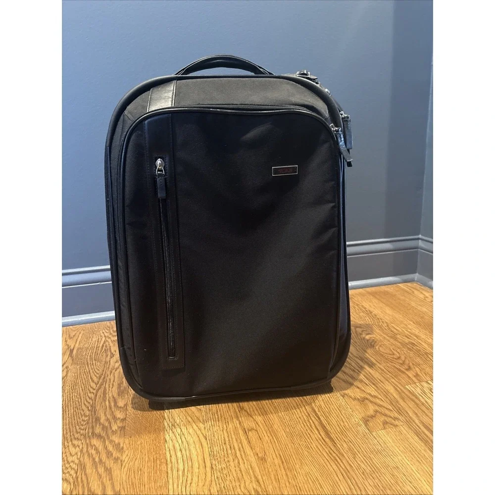 Tumi 4820D Business Carry-On Black Bag Suitcase/Carry-on